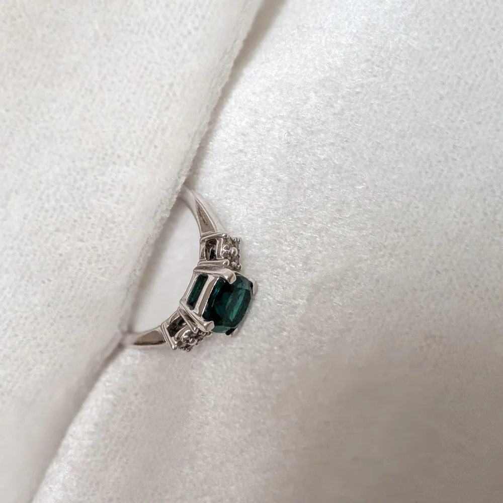 Emerald And Diamond White Gold Ring - Picture 6 of 13